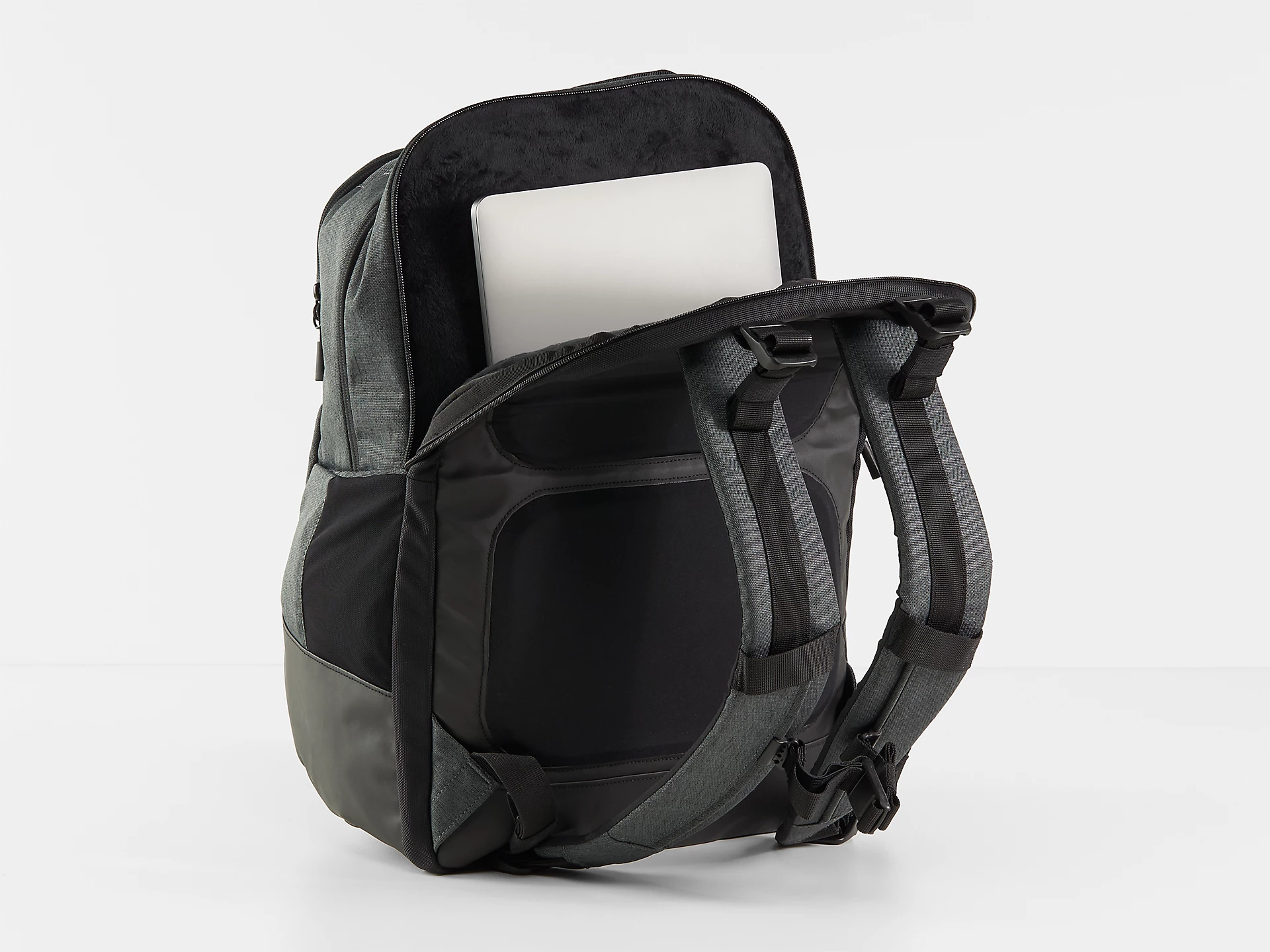 ボントレガーの新型バックパック「Commuter&Travel Backpack」登場 
