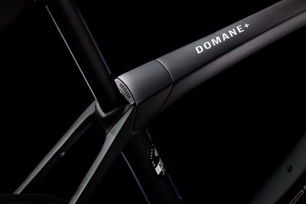 Tk22_Domane_Plus_SLR_Hero_ISOSpeed_Deep_Smoke (1)