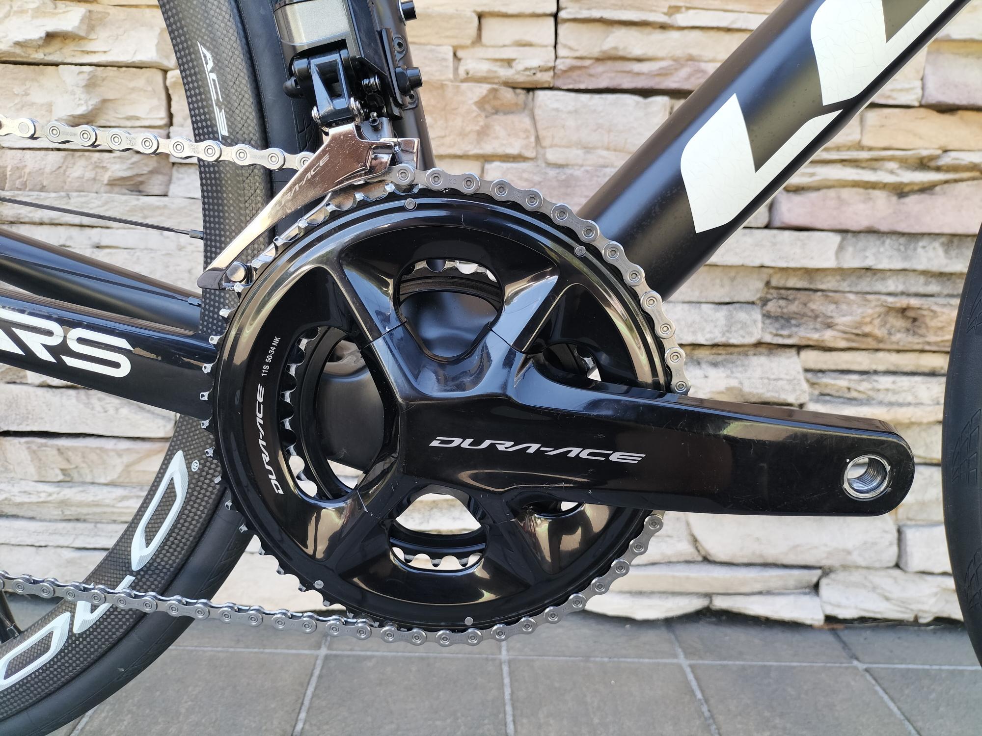 DURA-ACEの11s対応の新型クランクを採用。