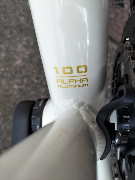 メディア _______