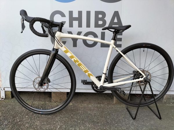 メディア _________